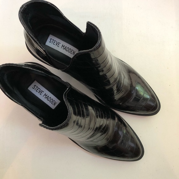 Steve Madden Leve Block Heel Boot - Picture 3 of 15